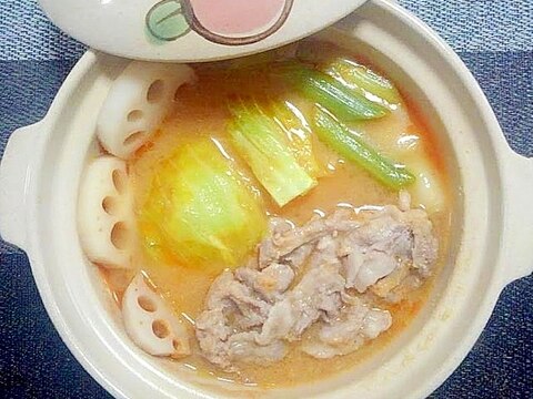 とり野菜みその豚肉とキャベツと長ねぎれんこん鍋